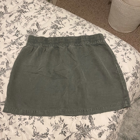AE Army green skirt - Picture 2 of 2